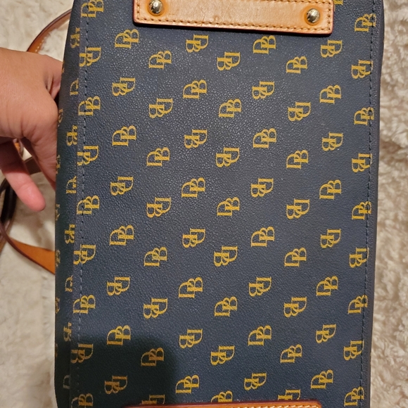 Dooney and Bourke Bag - Picture 4 of 14